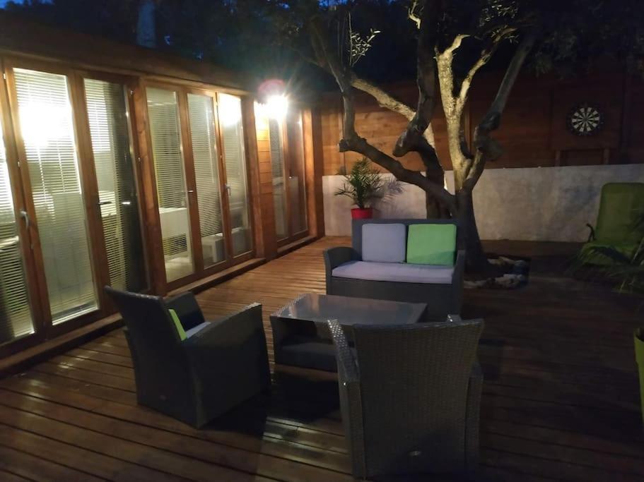 ラシオタStudio Jacuzzi Prive A 8 Min A Pied De La Plageアパートメント エクステリア 写真