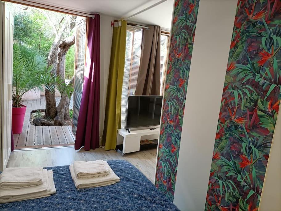 ラシオタStudio Jacuzzi Prive A 8 Min A Pied De La Plageアパートメント エクステリア 写真