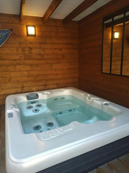 ラシオタStudio Jacuzzi Prive A 8 Min A Pied De La Plageアパートメント エクステリア 写真