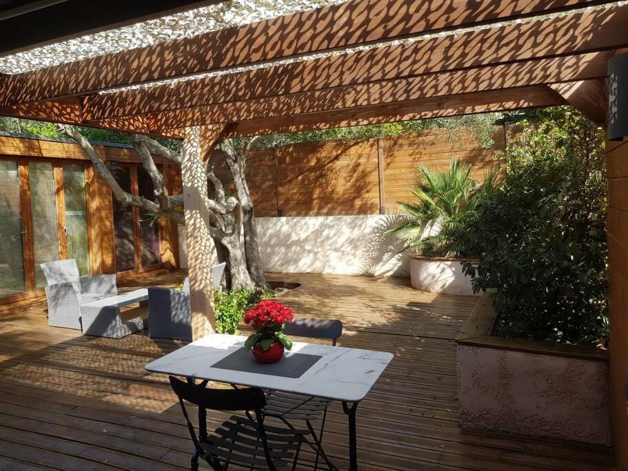 ラシオタStudio Jacuzzi Prive A 8 Min A Pied De La Plageアパートメント エクステリア 写真
